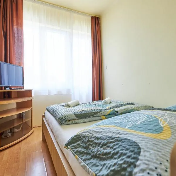 ADA 2 Apartmanház – hotel w Hajduszoboszlo