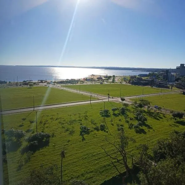 Beachfront apartment Encarnacion、エンカルナシオンのホテル
