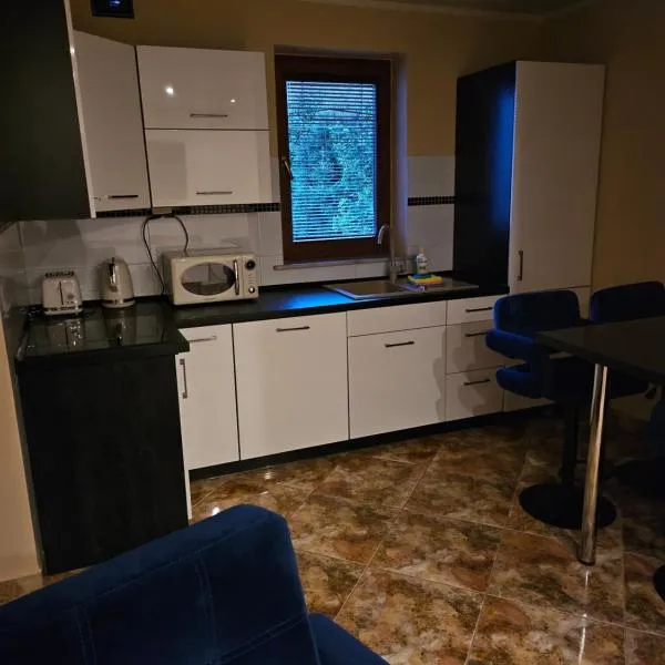 Siedlisko Lipowiec i pokoje Apartamenty Berezka, hotel v destinácii Polańczyk