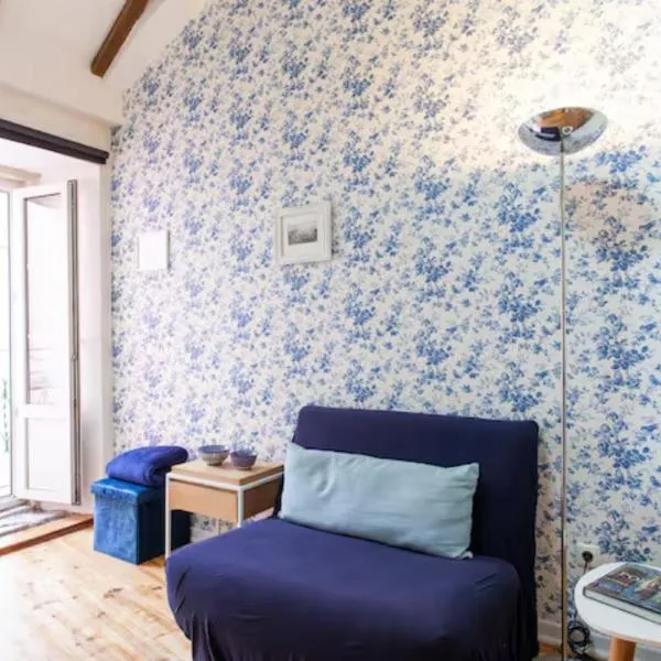 Alfama II, eco-penthouse with french balcony