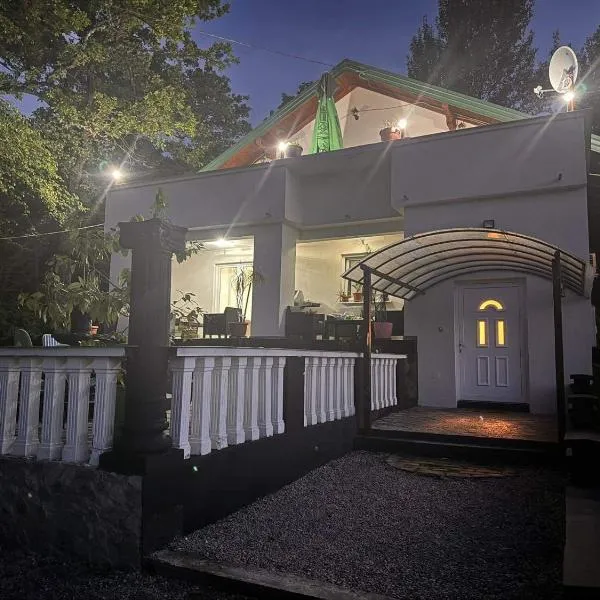 Kuća za odmor Aiman, hotel v destinaci Mahala