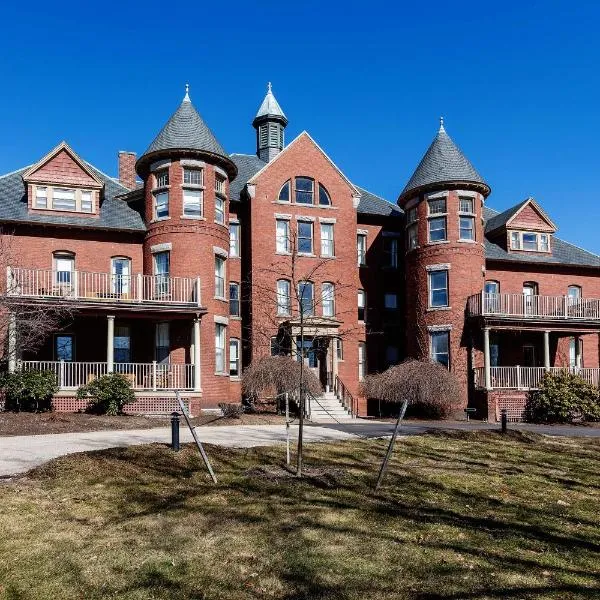 The Centennial Hotel, hotel in Concord