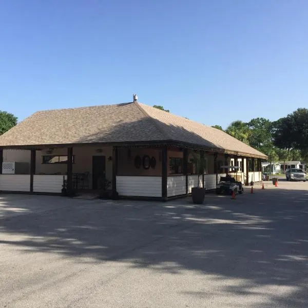 Road Runner Travel Resort, hotel em Fort Pierce