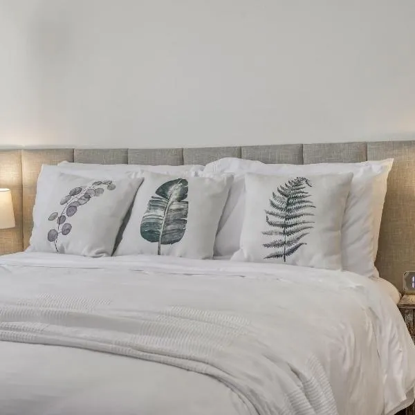 Zen Haus Garden Retreat, prime location, Luxe amenities, hotel in Eugene