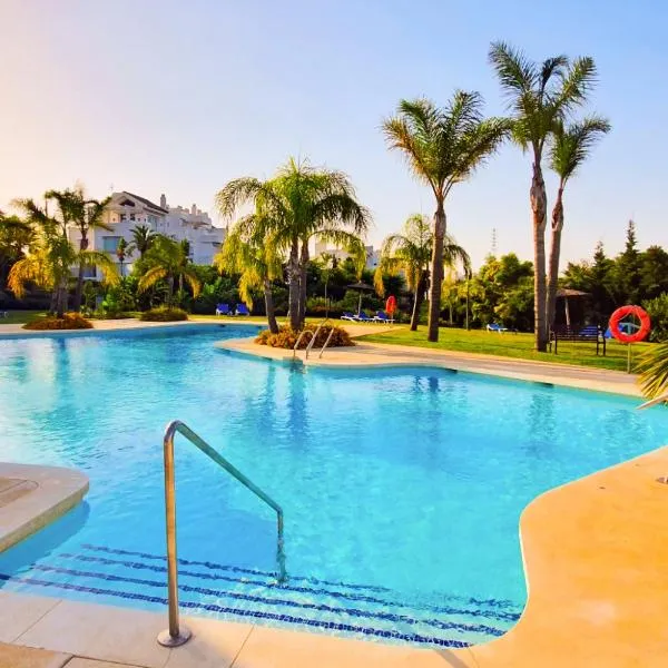 Luxury Penthouse Alcazaba Lagoon 521 EHHouse, hotel v destinaci Estepona