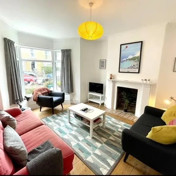 *Family Home in Mumbles. Close to the Beach*, hotel in The Mumbles