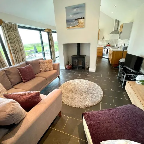 Cosy barn with views in Wick Vale of Glamorgan, hotel in Wick