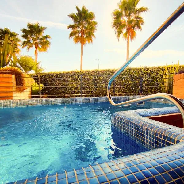 Luxury 3 Bedrooms Private Heated Pool EHHouse, hotel v destinaci Estepona
