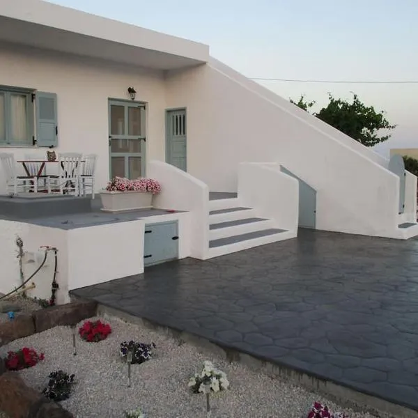 House in vineyard, hotel in Emboríon