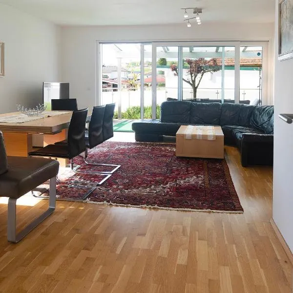 Apartment mit Garten, hotel v destinaci Dobl-Zwaring
