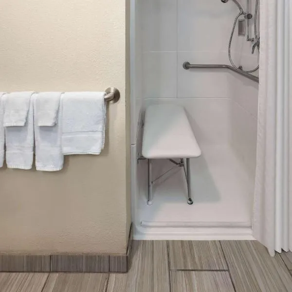 Super 8 by Wyndham Copley Akron, ξενοδοχείο σε Copley