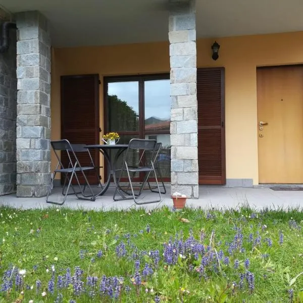 Appartamento con terrazza e giardino in Val d'Intelvi, hotel in Lanzo dʼIntelvi