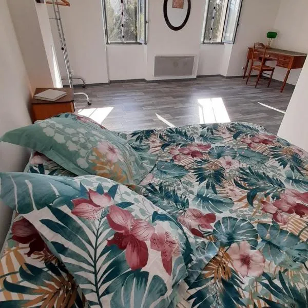 Chambre 1 Le Clos des Quatre Lieues、Cartelègueのホテル