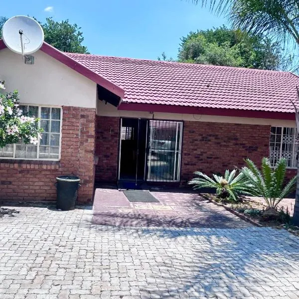Jazelle Place - Unit 1, hotel a Polokwane