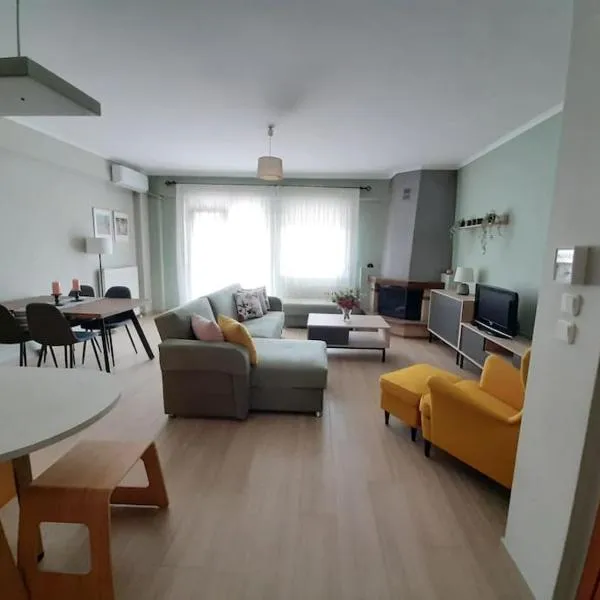 Spacious and comfy apartment, hotel i Nea Moudania