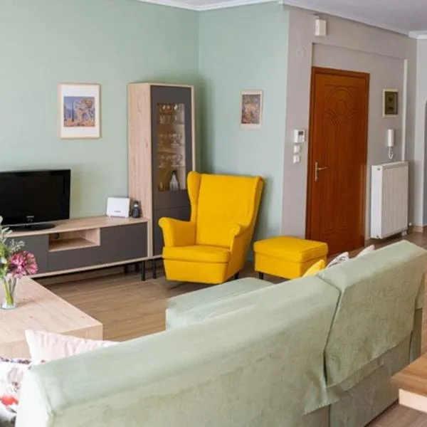 Spacious and comfy apartment by Golden Host, hotel v destinácii Nea Moudania
