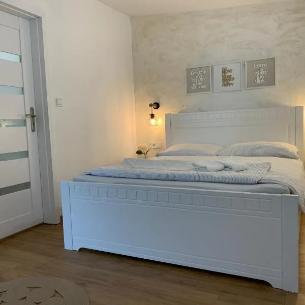 Apartmány ZELENÝ DOM, hotel in Podhájska