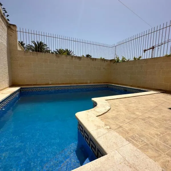 Nawrat Farmhouse, hotel in Għarb