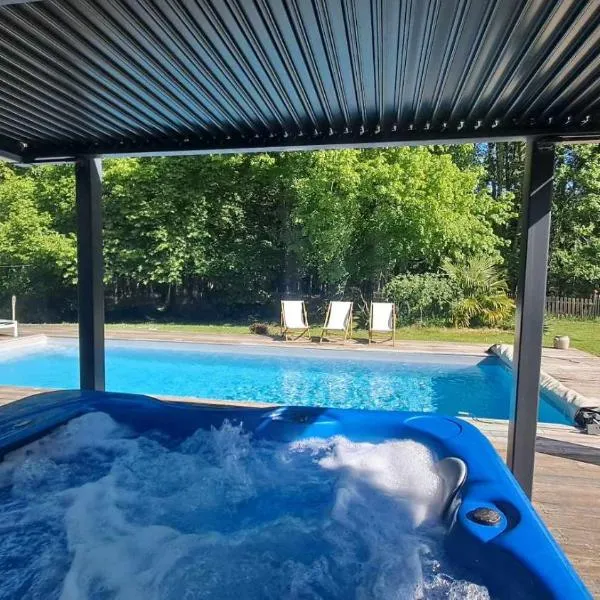 Domaine de Cachaou Logis du Pujeau sauna & spa piscine chauffée, отель в городе Саль