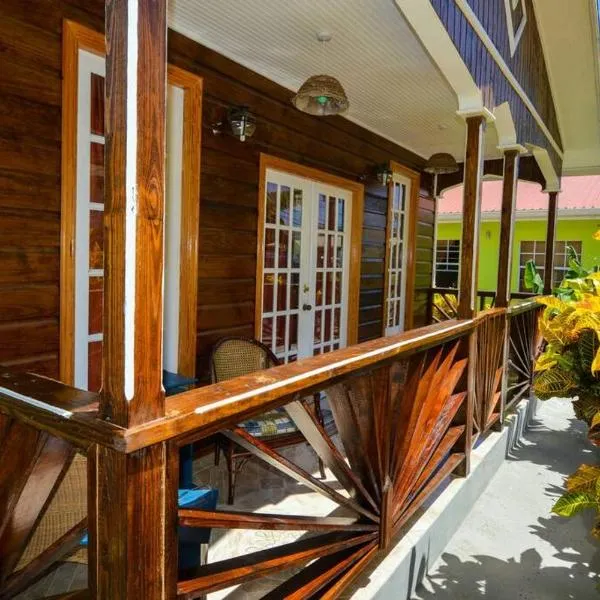 River Breeze Villa, 5 minutes to beach and town, מלון בסופרייר