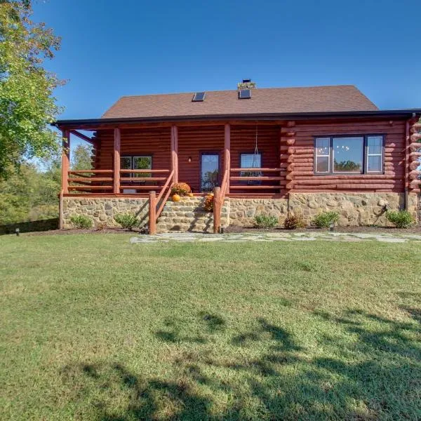 Cozy Log Cabin Getaway with Fire Pit and 3 Acres!, ξενοδοχείο σε Gordonsville