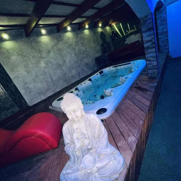 Appartement Romantique L'Escapade Jacuzzi, hotel v destinaci Espondeilhan