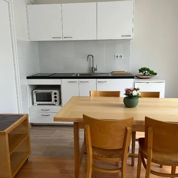 Studio rénové avril 2024 wifi et parking, hotel in Le Port-Marly