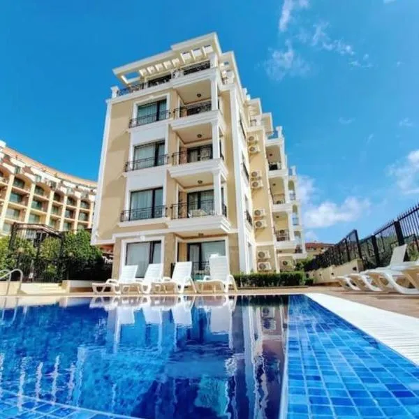 DELUXE Beach Apartment in Sveti Vlas, hotel in Sveti Vlas