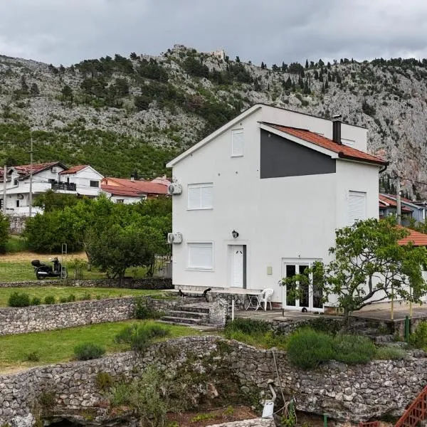 Villa The Cave, hotel in Blagaj
