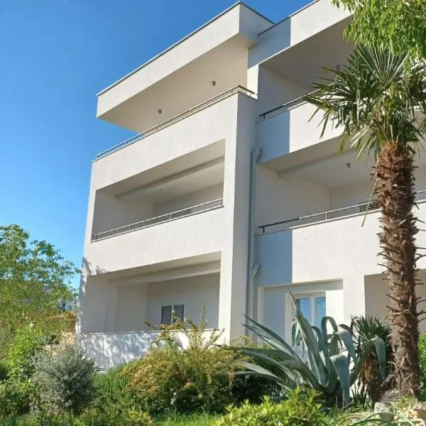 Sea View Apartments Ivana, hotel in Krk