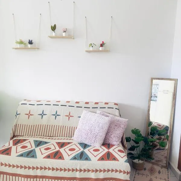Cozy Central Apartment - Swieqi, hotel v destinaci Is-Swieqi