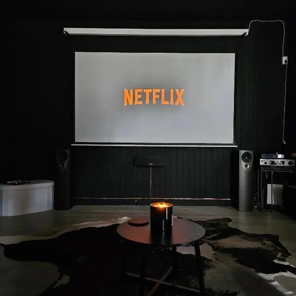 BLACK BOX CINEMA appartement avec balnéo, hotel in Épinal
