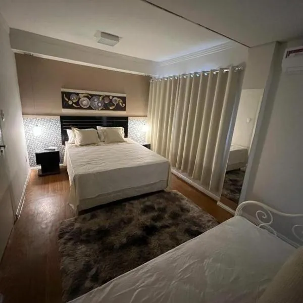 SUITE 12 em POUSADA CRISTAIS DO VALE para Casal e 2 CRIANÇAS, hotel v destinaci Teófilo Otoni