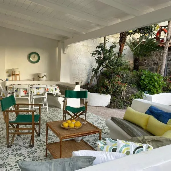 channel house, hotel u gradu 'Ischia'