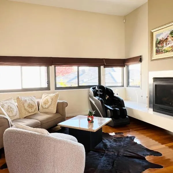 Yarra Valley Serenity House in Golf Course Resort, hotel in Wonga Park