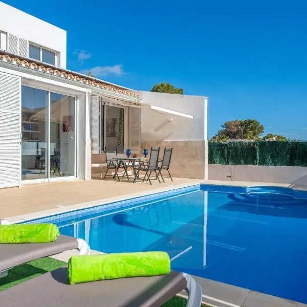 Domus Genti – hotel w mieście Son Serra de Marina