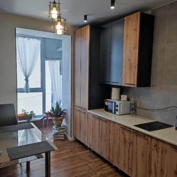 Апартаменти в центрі Хмельницького (біля ТРЦ ЛибідьПлаза), hotel a Chmel'nyc'kyj