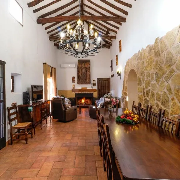 Casa Rural Finca Los Olivos، فندق في El Picazo