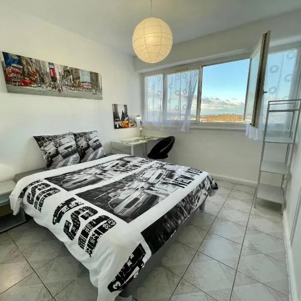 Chambre privée en colocation dans un appartement au centre de rillieux la pape, khách sạn ở Rillieux