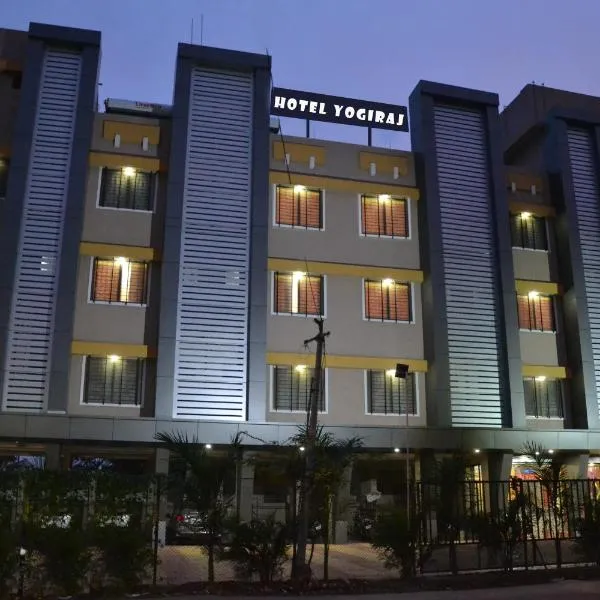 Hotel Yogiraj, hotel u gradu Širdi