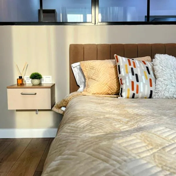 Просторный люкс с шикарным видом، فندق في ألماتي