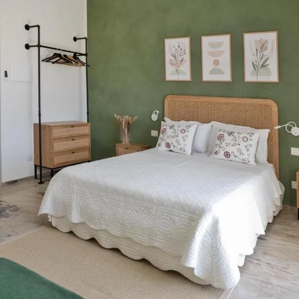 ROTAREDDU B&B, hotel v destinaci Luogosanto