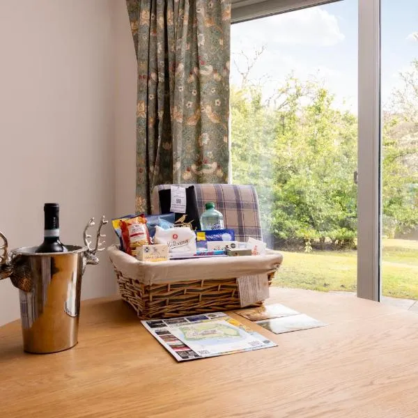 Courtyard Cottage 3, Riverside Cottage, hotel v destinaci Fort Augustus