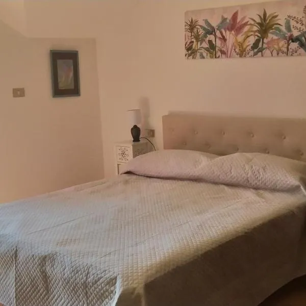 Mansarda a 200 mt. dal mare, hotel v destinaci Roseto degli Abruzzi