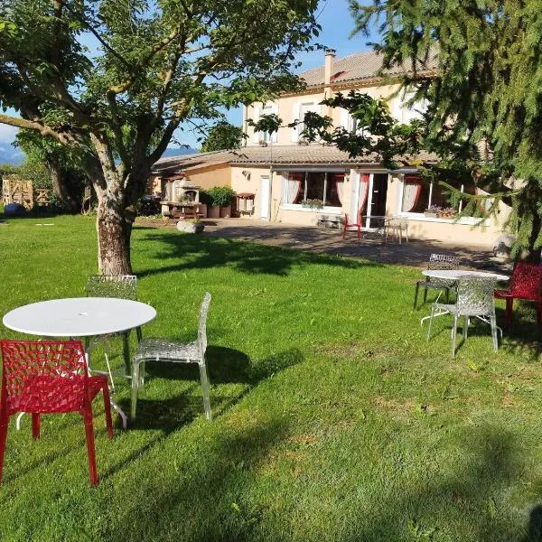 Le Petit Caboulot en pleine nature, hotel in Montéglin