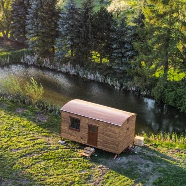Maringotka na kraji rybníka, hotel v destinaci Sedlec