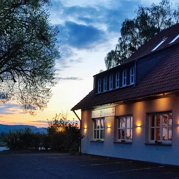 Landhotel Zur Altenburg, hotel v destinaci Kalefeld