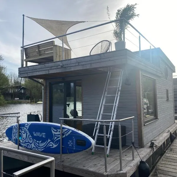 Hausboot OFF im Diamantgraben an der Elbe, hotel v Hamburku