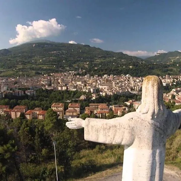 Rifugio collina del Sacro Cuore، فندق في أسكولي بيتشينو