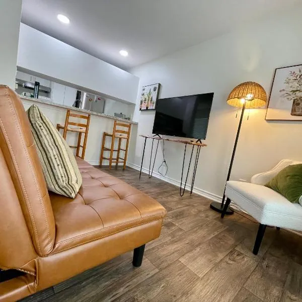 Cabo San Roman entire Condo with patio 5 min from Casino, hotel in Lake Charles